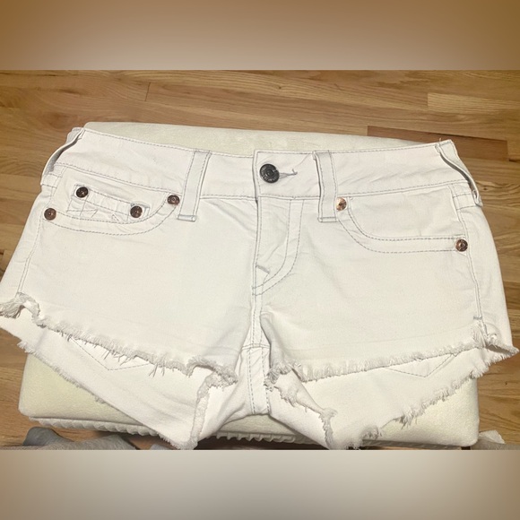 True Religion White Cut Off Shorts - Picture 3 of 5